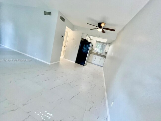 Building Photo - 2616 NE 14th Ave