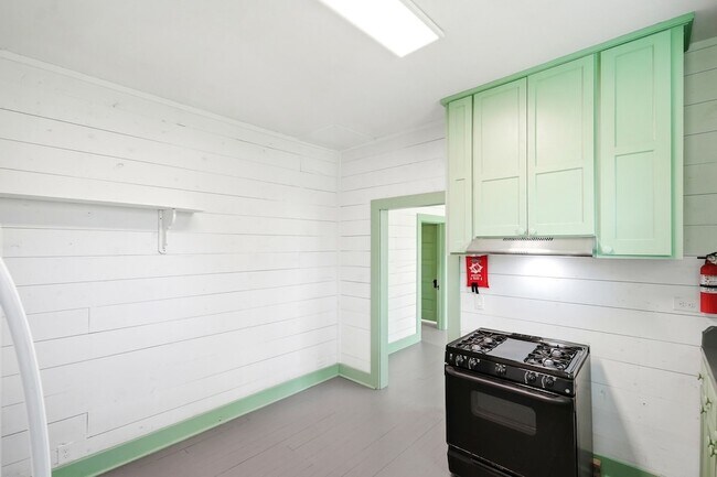 Building Photo - 313 S Blackwell St