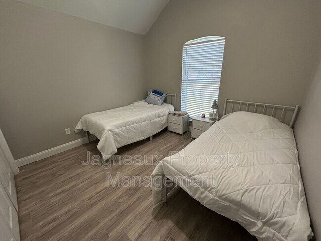 Building Photo - 416 Rue Canard