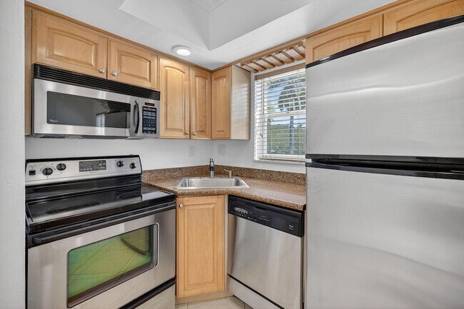 Building Photo - 901 NE 3rd St