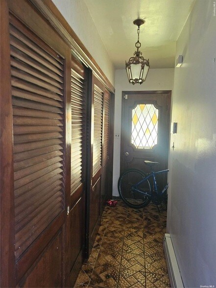 Building Photo - 1076 Carll Dr