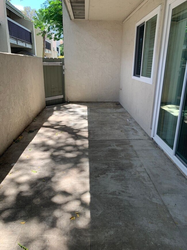 Building Photo - 5510 Armitos Ave