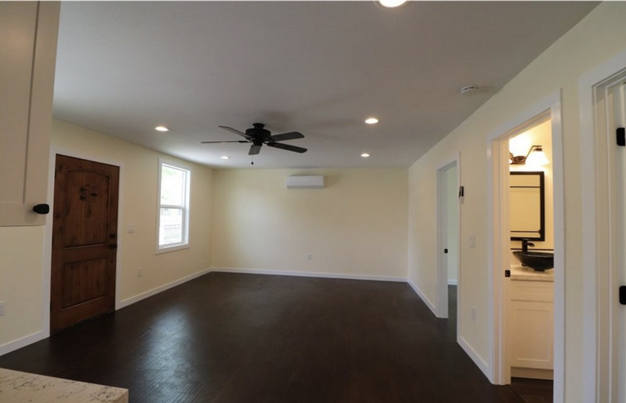 Living Room & Main Entrance - 1046 Griffith St