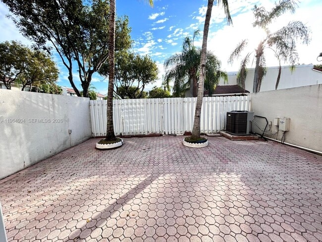 Building Photo - 9900 NW 43rd Terrace