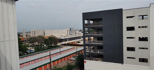 Building Photo - 4361 S Congress Ave