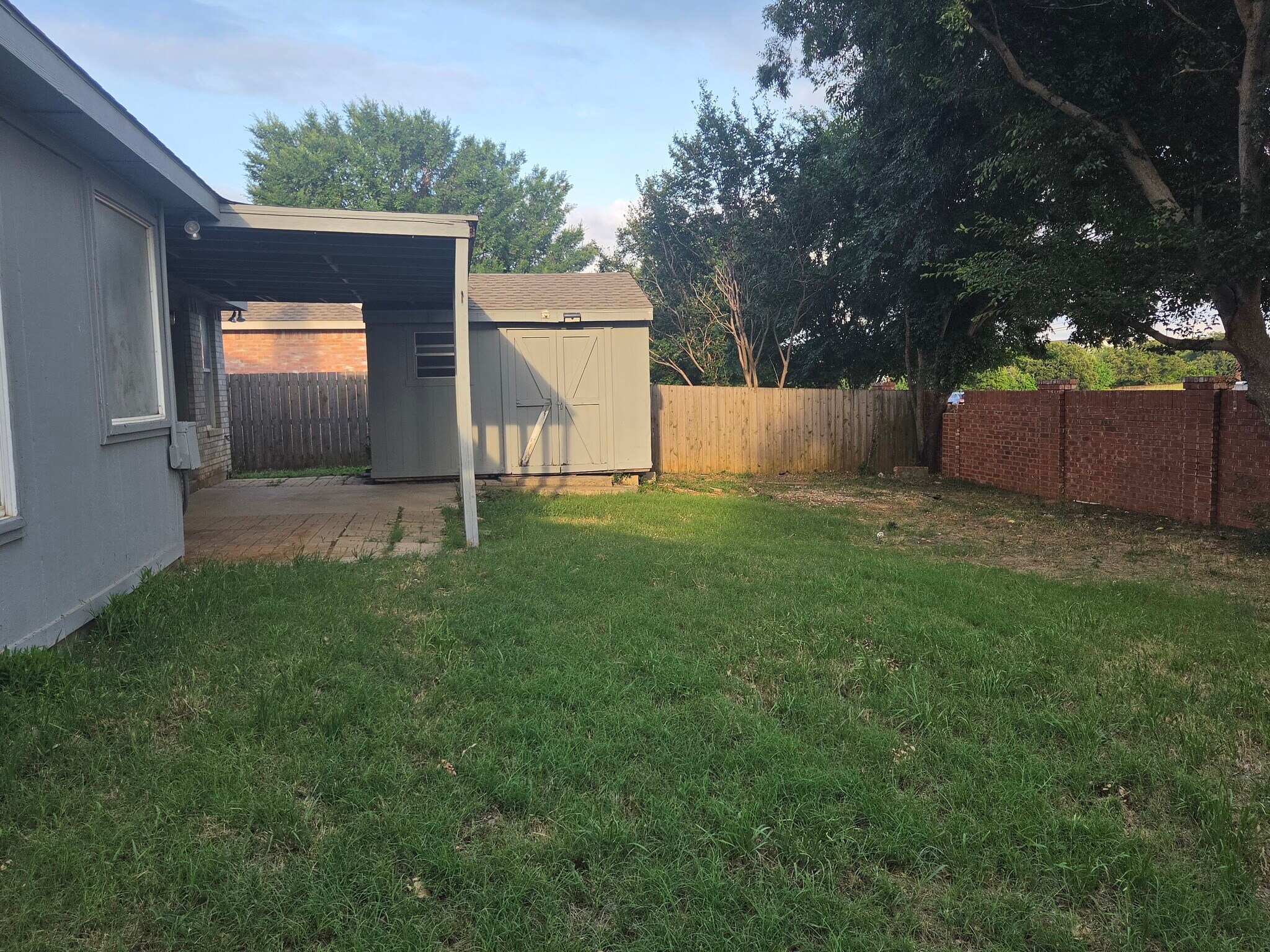 Building Photo - 3304 Sparta Dr