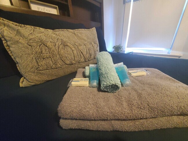 Building Photo - 55 Mapleton St