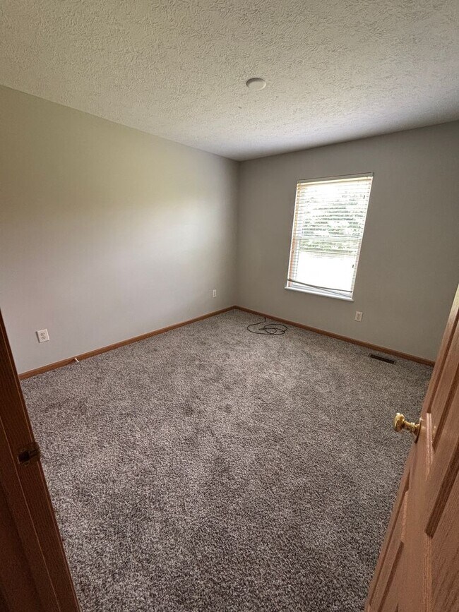 Building Photo - 4 Bedroom, 2.5 Bathroom House in Sycamore Creek Pickerington