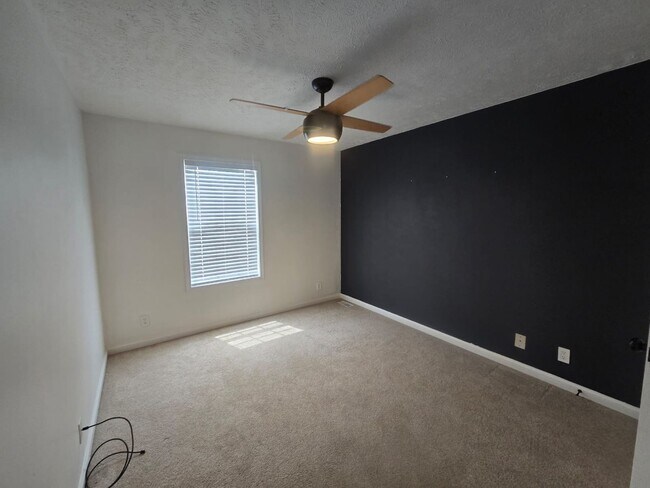 Building Photo - 1377 Mutual Dr