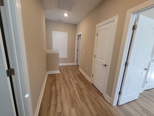 Building Photo - 232 Leonda Dr