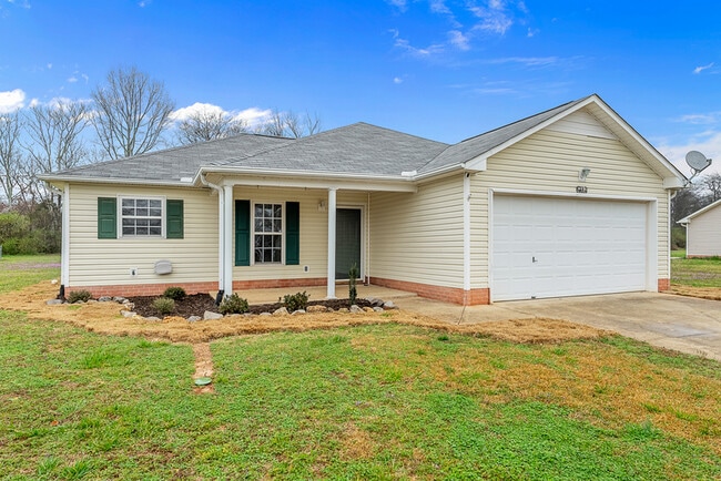 Building Photo - 334 Earnhardt Dr