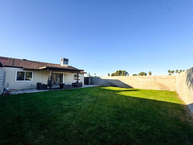 Building Photo - "Newly Renovated 3-Bed, 2-Bath Condo in Yuma!"