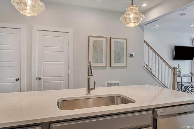 Building Photo - 658 Noush Ct