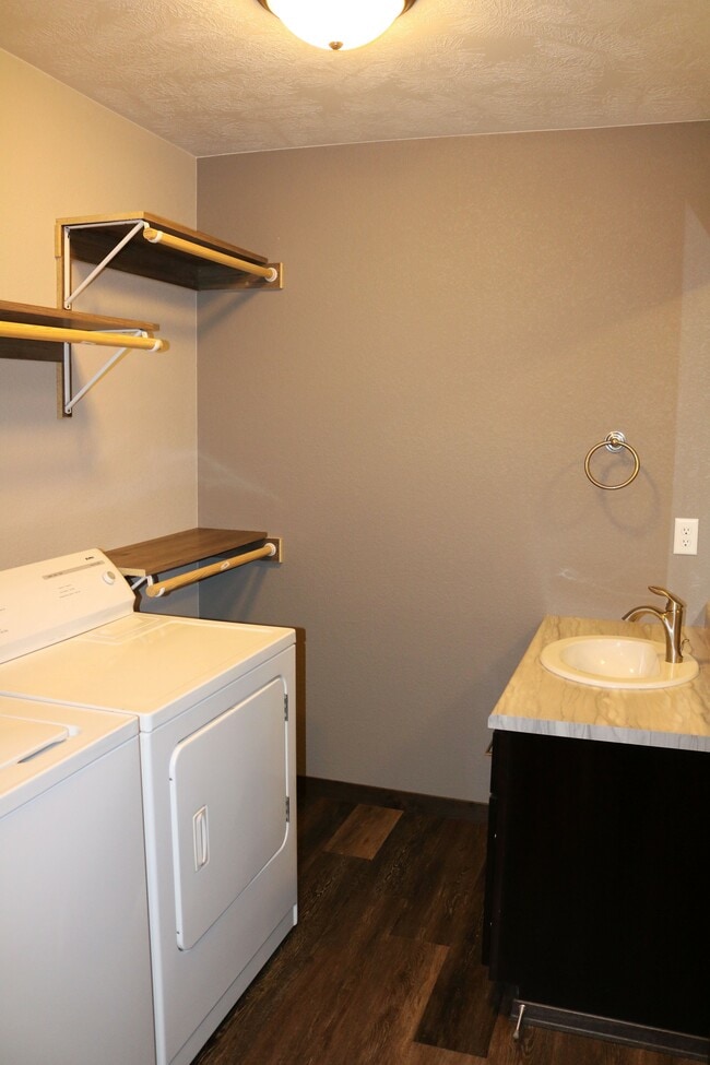 Building Photo - 3604 S Outfield Cir