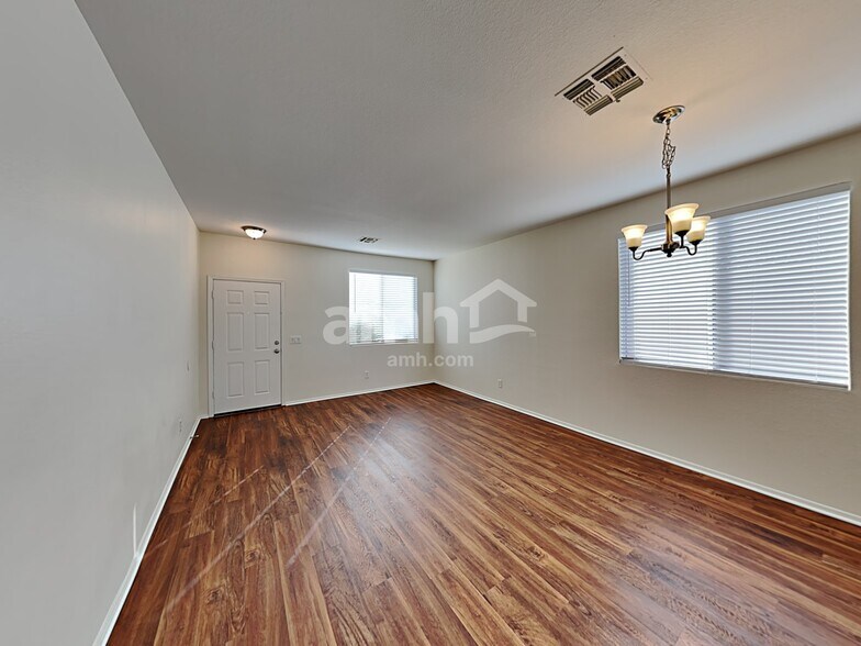 Building Photo - 9742 E Knowles Ave