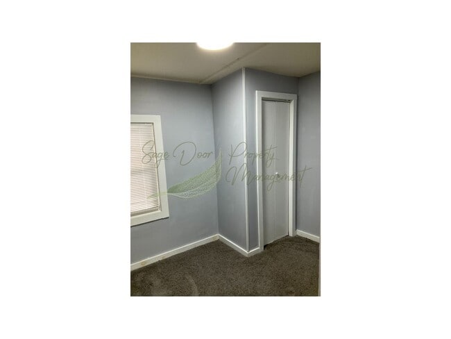 Building Photo - 1 FREE MONTH OF RENT!!!