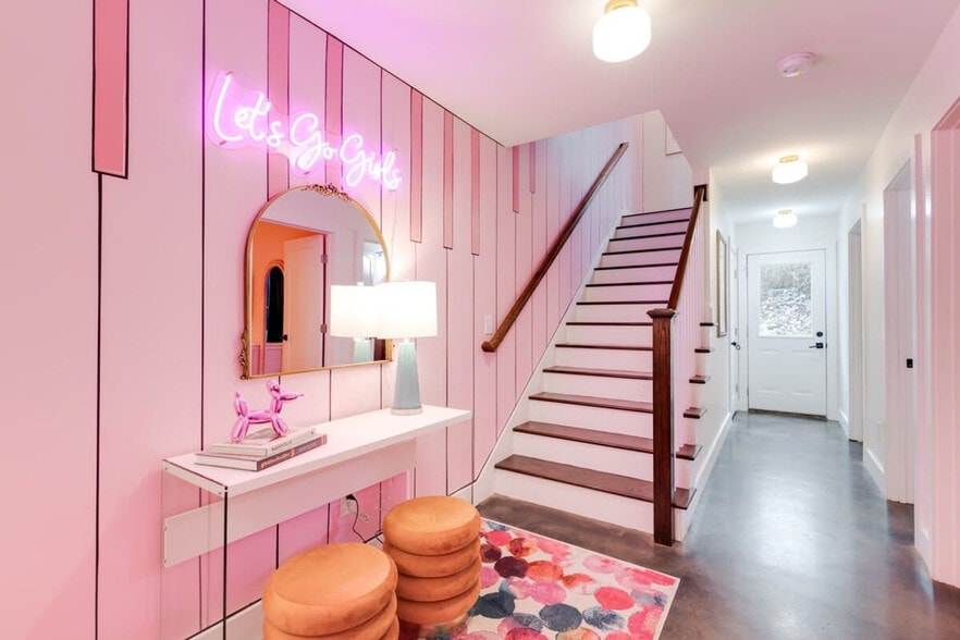 Building Photo - 2826 Hutson Ave