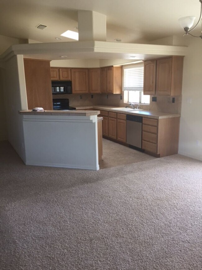 Building Photo - Valle Vista home, just outside of Kingman ...