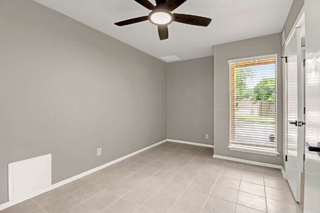 Building Photo - 14216 Indian Woods