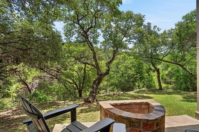 Building Photo - 2801 Manitou Dr