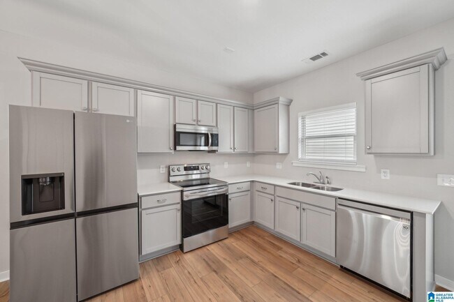 Building Photo - 615 Troubadour Ln