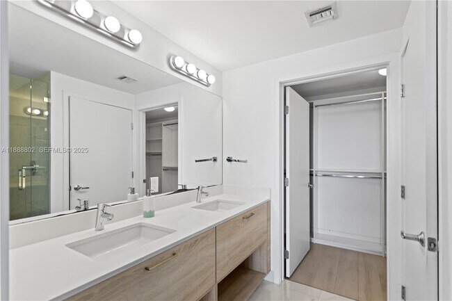 Building Photo - 16385 Biscayne Blvd