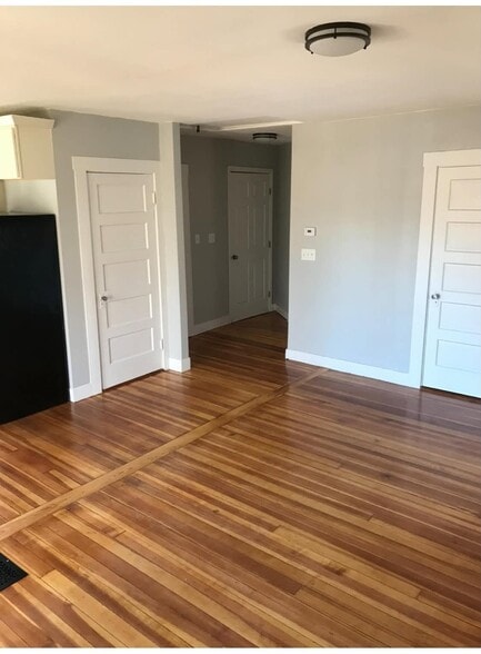 Building Photo - 18 Montello St
