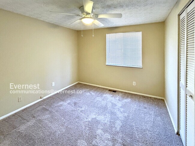 Building Photo - 493 Village Square Ct