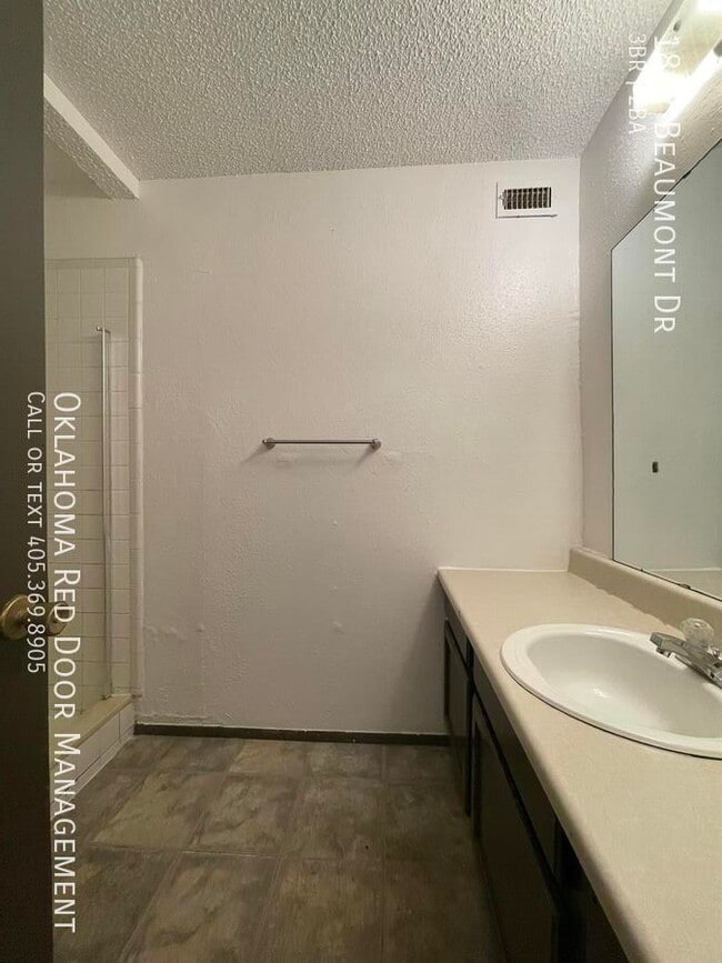 Building Photo - 1807 Beaumont Dr