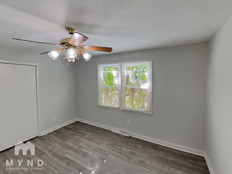 Building Photo - 310 Witten Ln