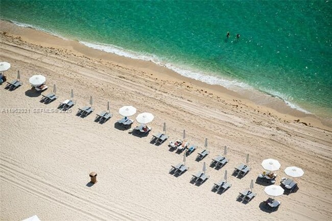 Building Photo - 15901 Collins Ave