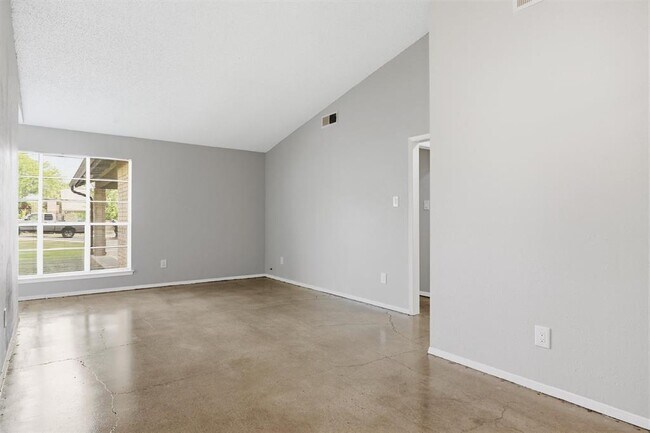 Building Photo - 113 Meteor Dr