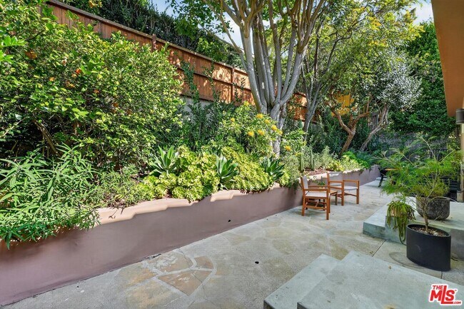 Building Photo - 1515 Rendall Pl