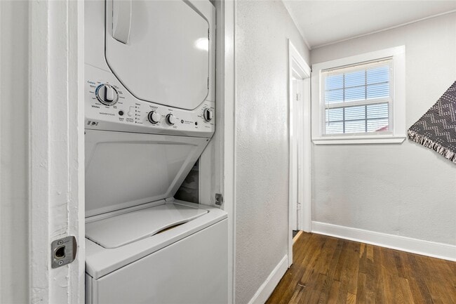 Building Photo - 3624 Avenue S 1/2