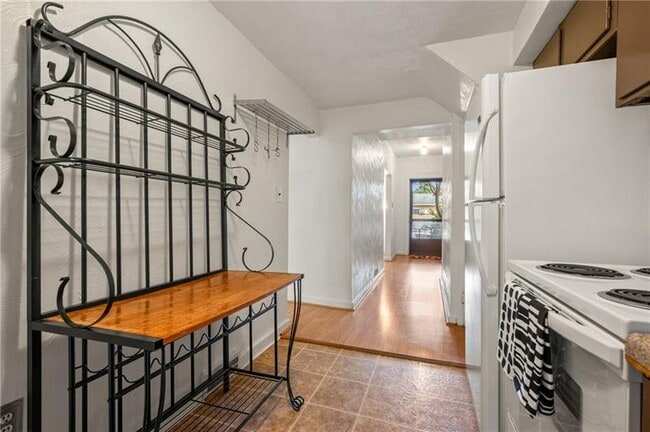 Building Photo - 823 Lilac St