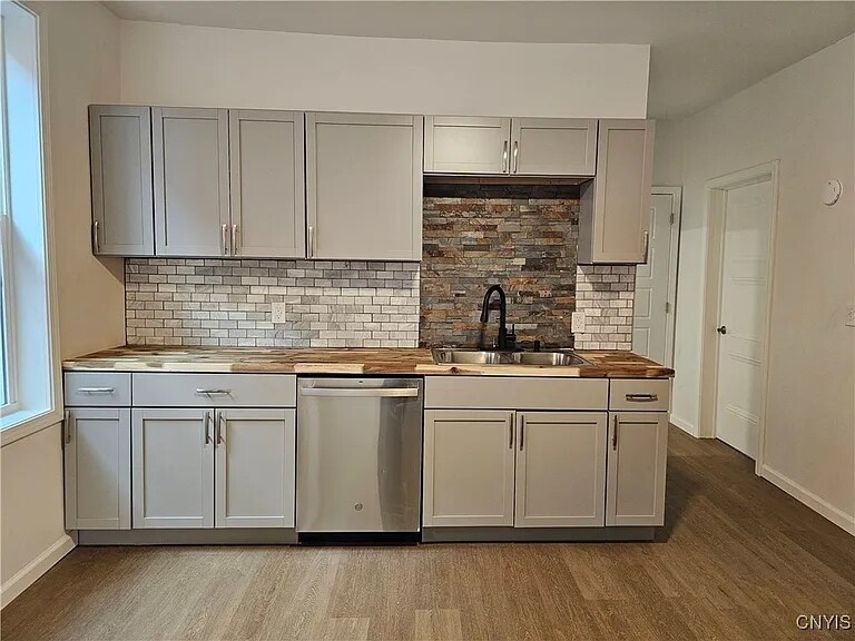 Building Photo - 923 Rutger St