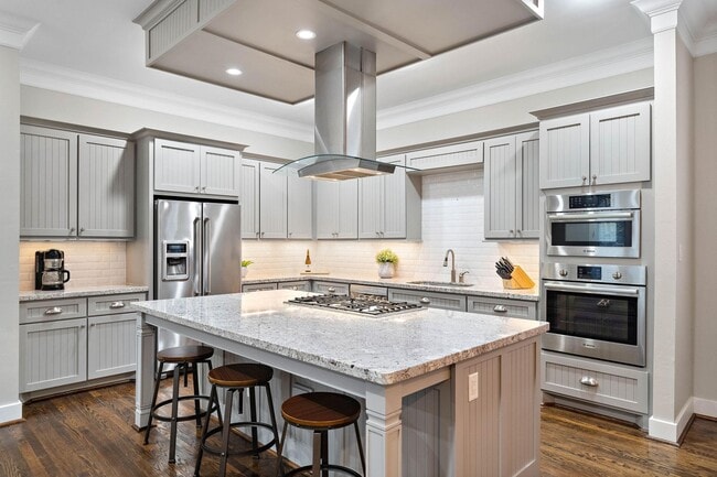 Building Photo - 1330 Blair St