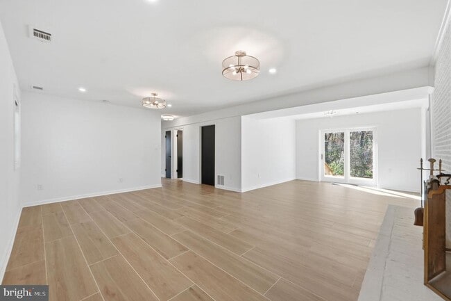 Building Photo - 448 Summers Dr