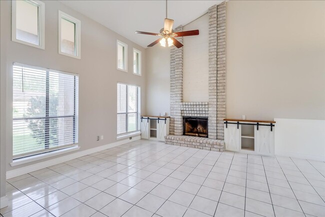 Building Photo - 2938 River Crest Rd