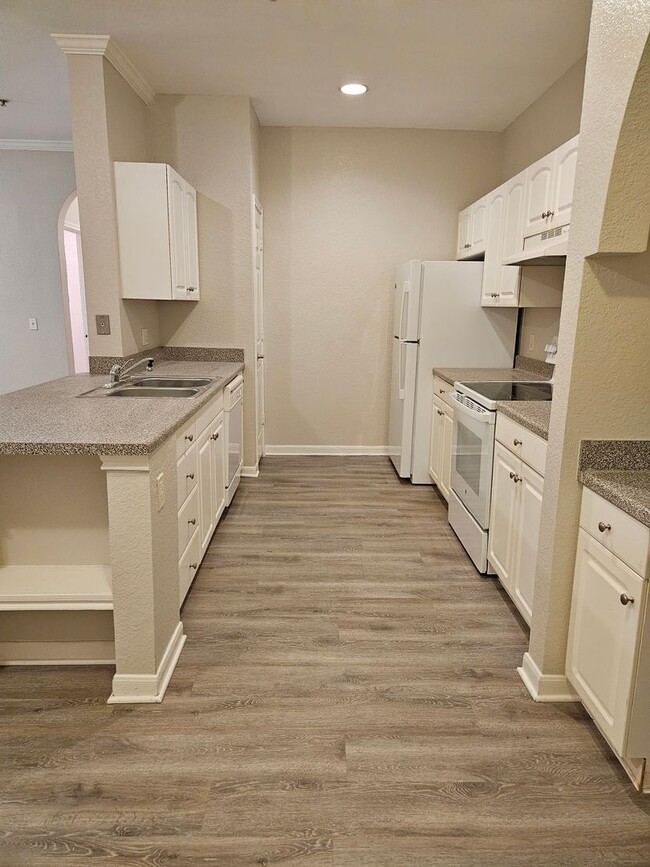 Building Photo - Available now 2bed 2bath Downtown Orlando ...