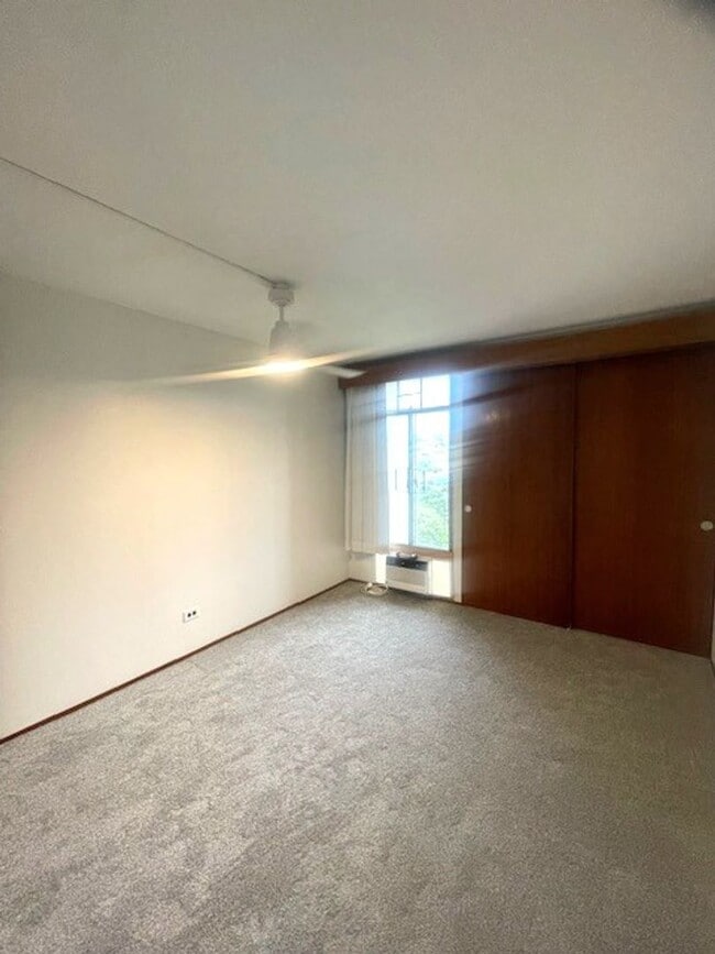 Building Photo - Beautiful 1 Bedroom / 1 Bath at Queen Emma Gardens