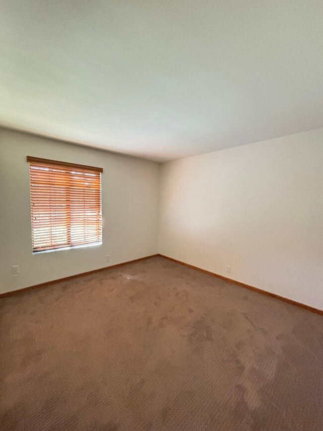 Building Photo - 8860 Villa La Jolla Dr