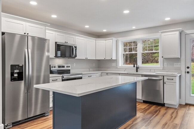 Building Photo - 18 Buttonwood Pl