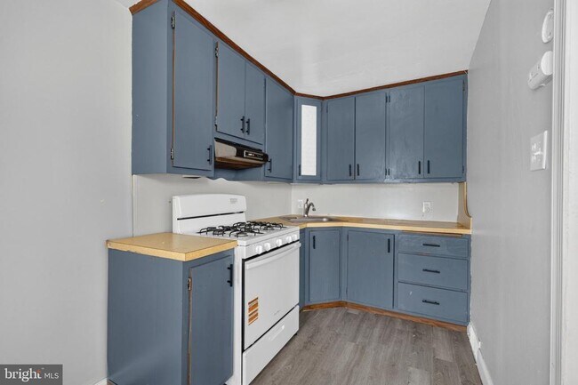 Building Photo - 351 W 22nd St