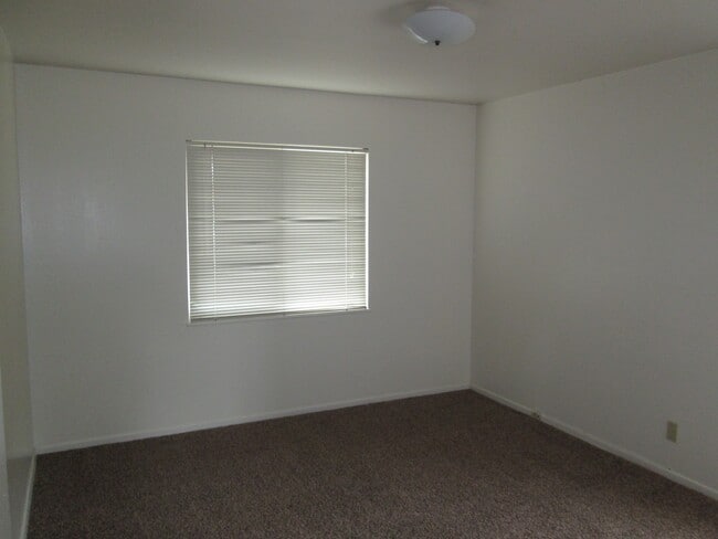 Building Photo - 156 Ramona Dr