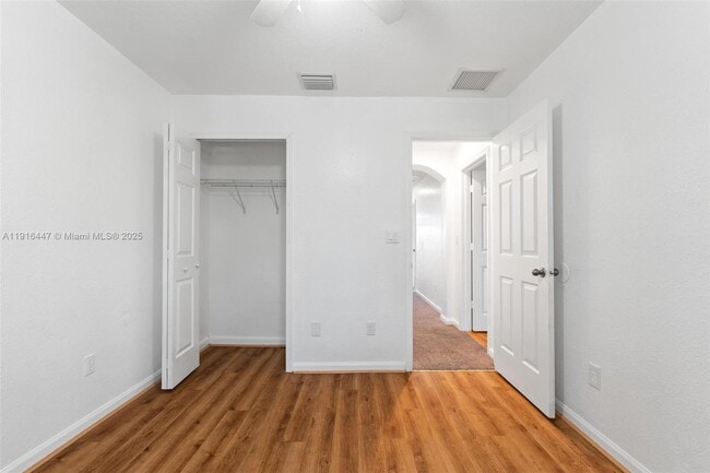 Building Photo - 1406 SE 26th Ct