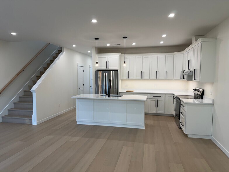 Building Photo - 14143 S Jacobs Way