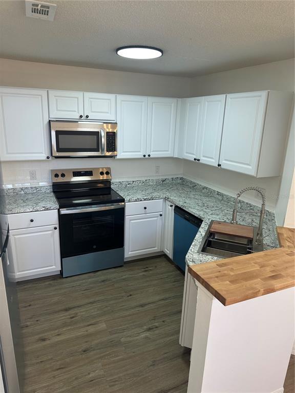 Building Photo - 624 Cambridge Way