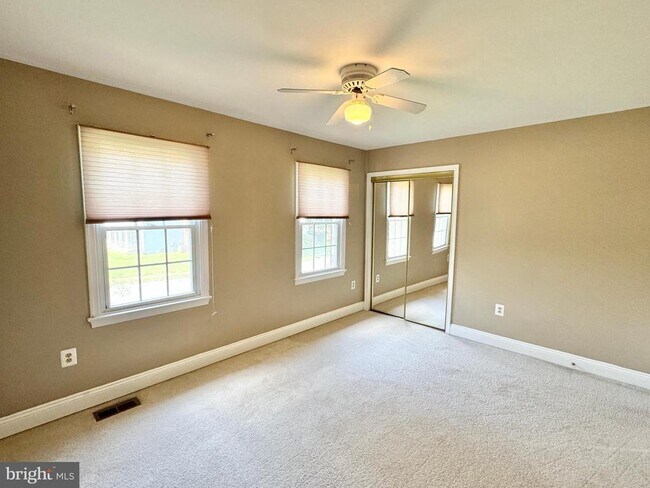 Building Photo - 15407 Skyline Dr