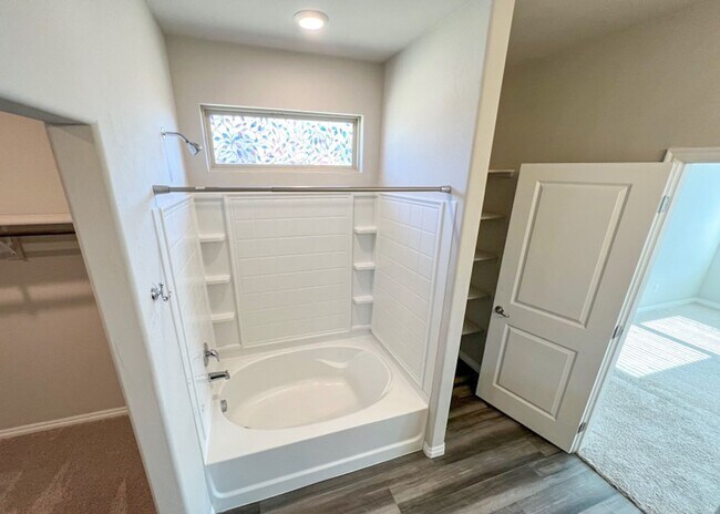 Building Photo - Luxurious Home in Falling Springs!